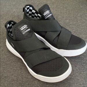 Vans UltraRange Black and White Woman’s Sneakers size 7.5